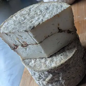 Tommette de chèvre aromatisée à l'orientale